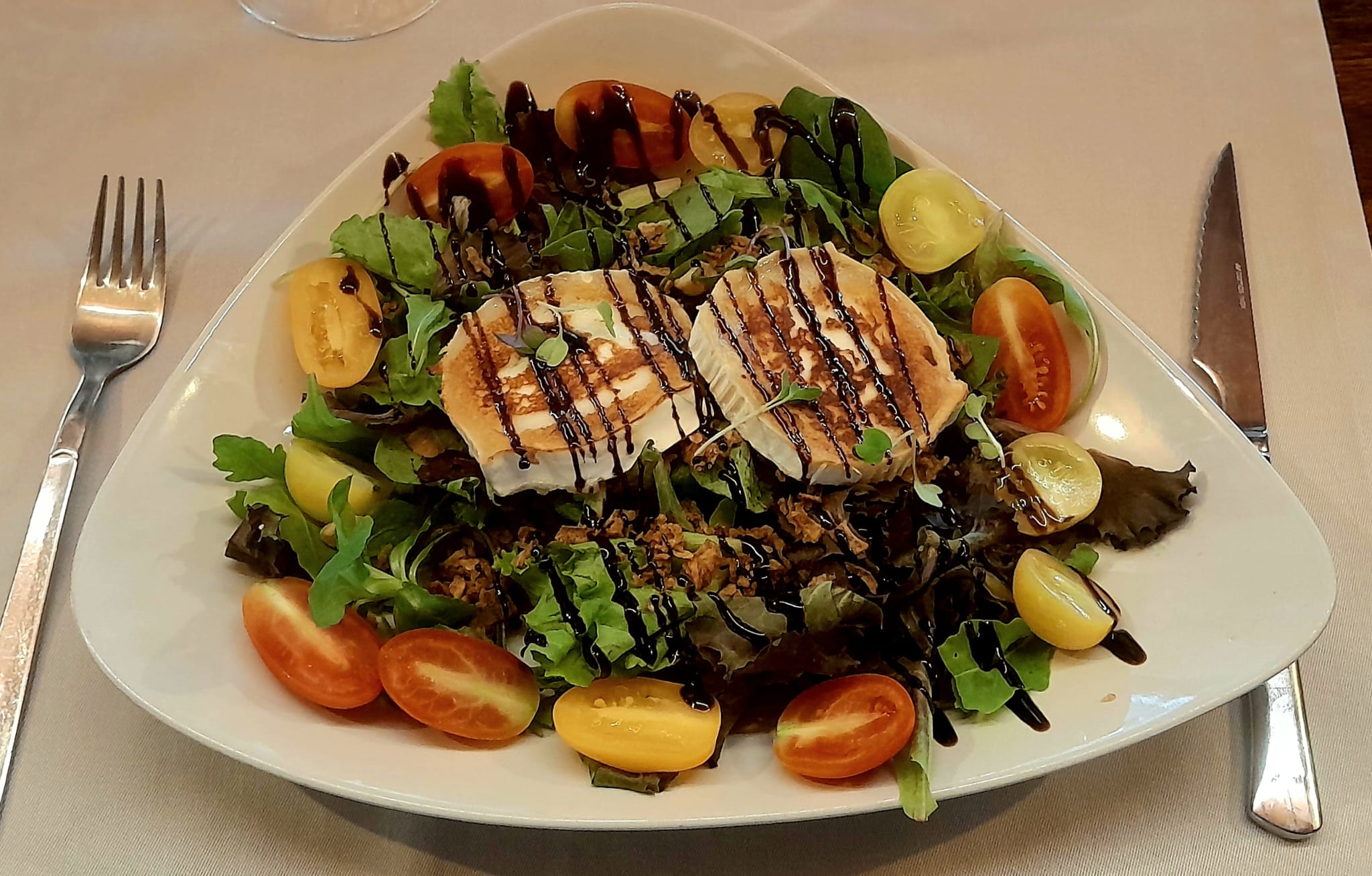 ENSALADA DE QUESO DE CABRA en Matalafer